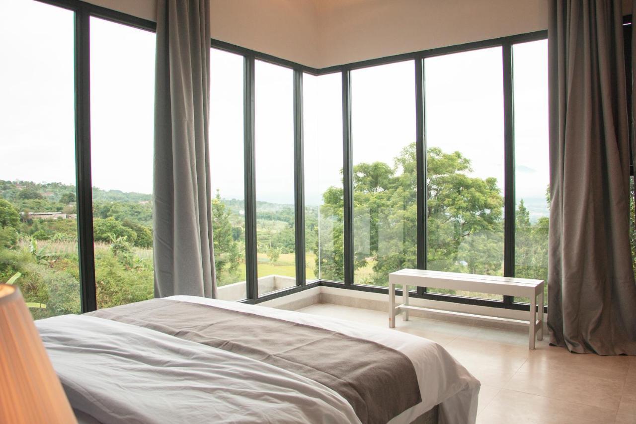 Moo By The 100 Villa Puncak