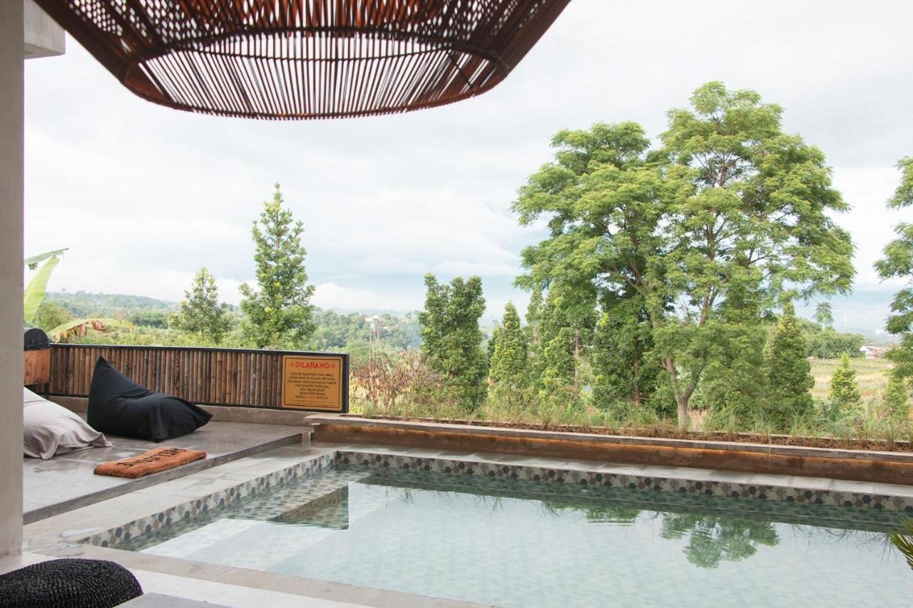 Moo By The 100 Villa Puncak